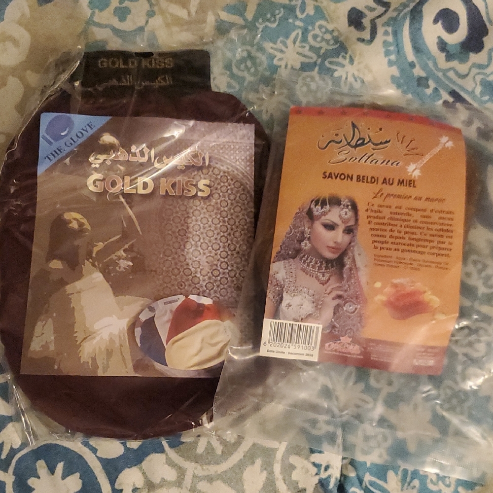 Gold Kiss Exfoliating Glove and  Honey Savon Beldi Set
